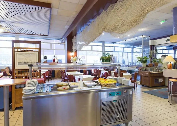 Les Gens De By Popinns Hotel