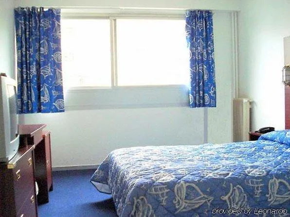 Les Gens De By Popinns Hotel