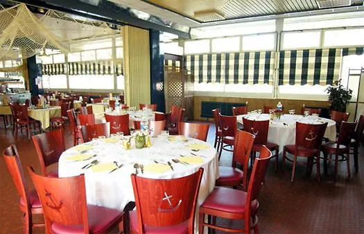 Les Gens De By Popinns Hotel