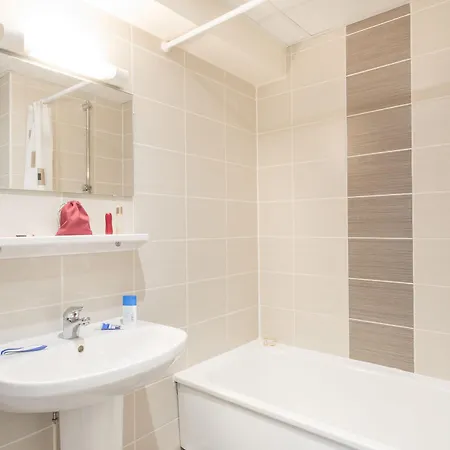 Les Gens De By Popinns Hotel 2*