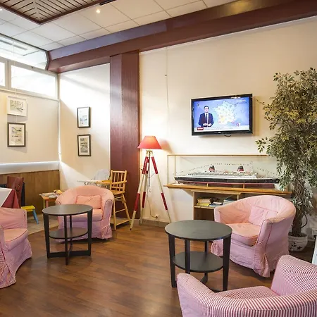 Les Gens De By Popinns Hotel