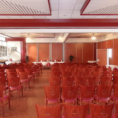 Les Gens De By Popinns Hotel