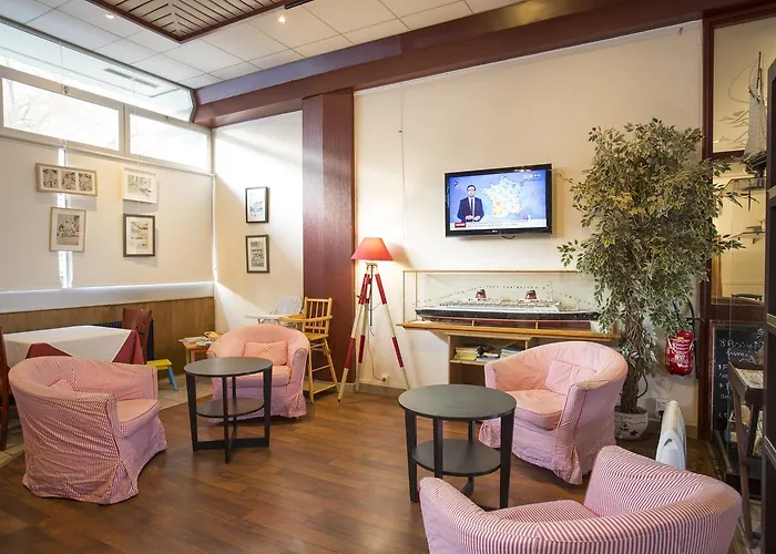 Les Gens De By Popinns Hotel