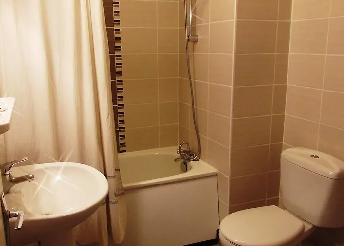 Les Gens De By Popinns Hotel 2*