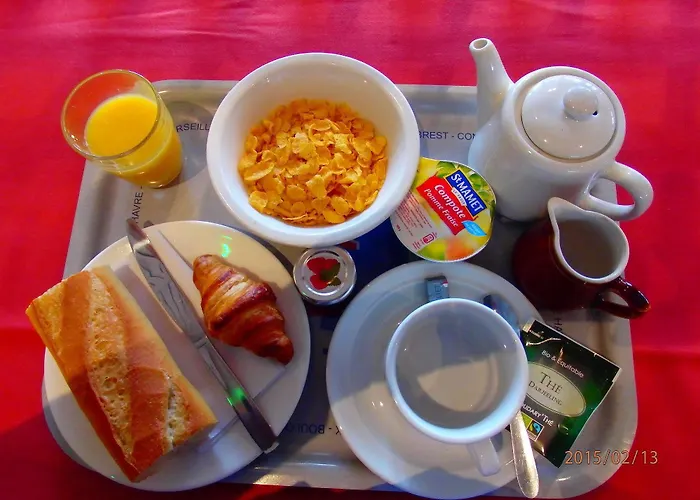 Les Gens De By Popinns Hotel