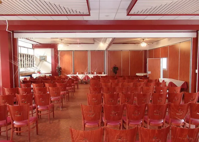 Les Gens De By Popinns Hotel